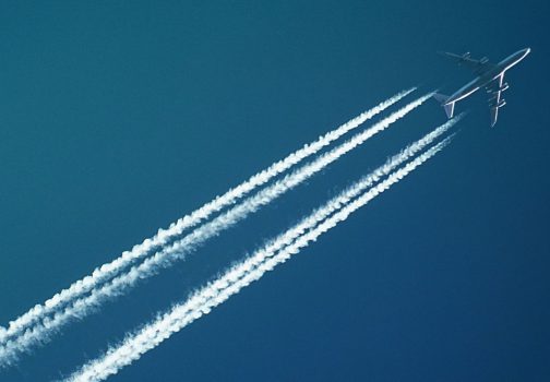 Avion à pleine altitude